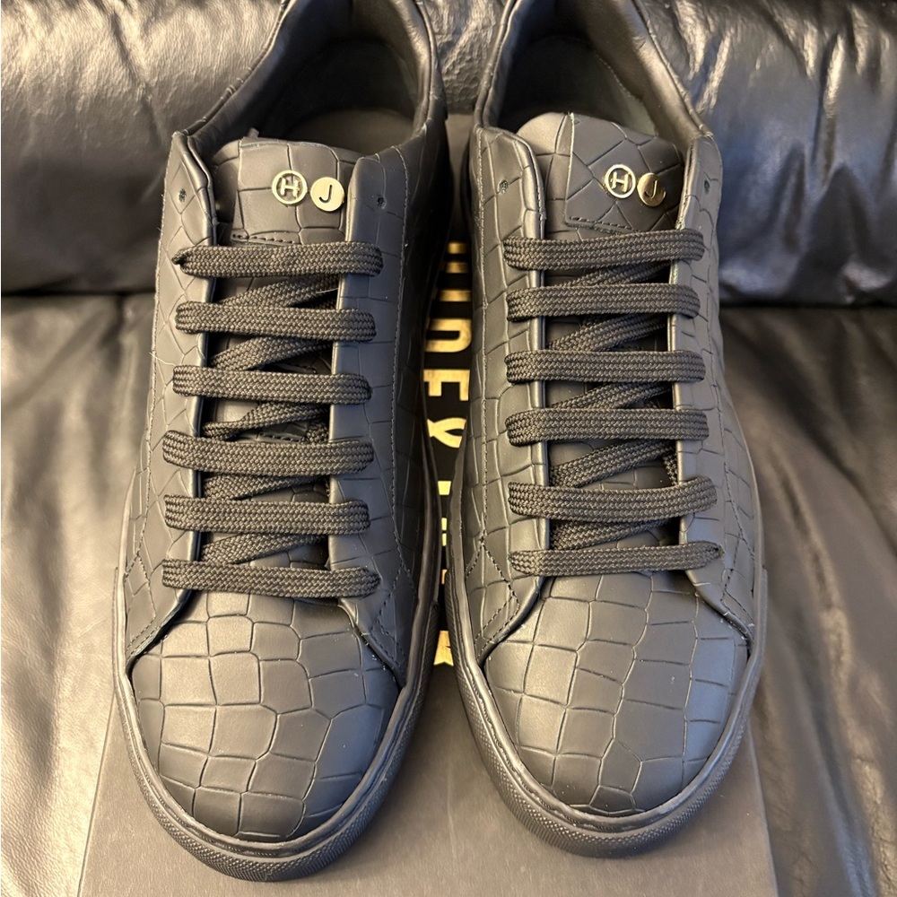 Hide & Jack Low Top Sneakers with Modern Design